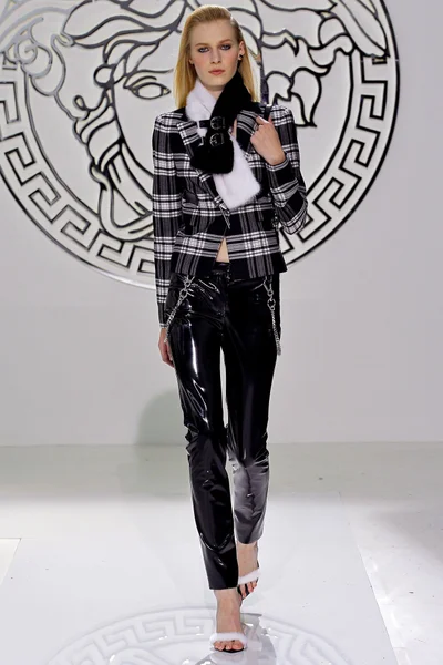 Look 7
